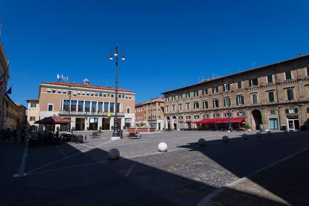 Ducale In Piazza Del Popolo A Apartment Pesaro