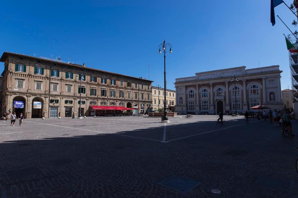 Ducale In Piazza Del Popolo A * Pesaro