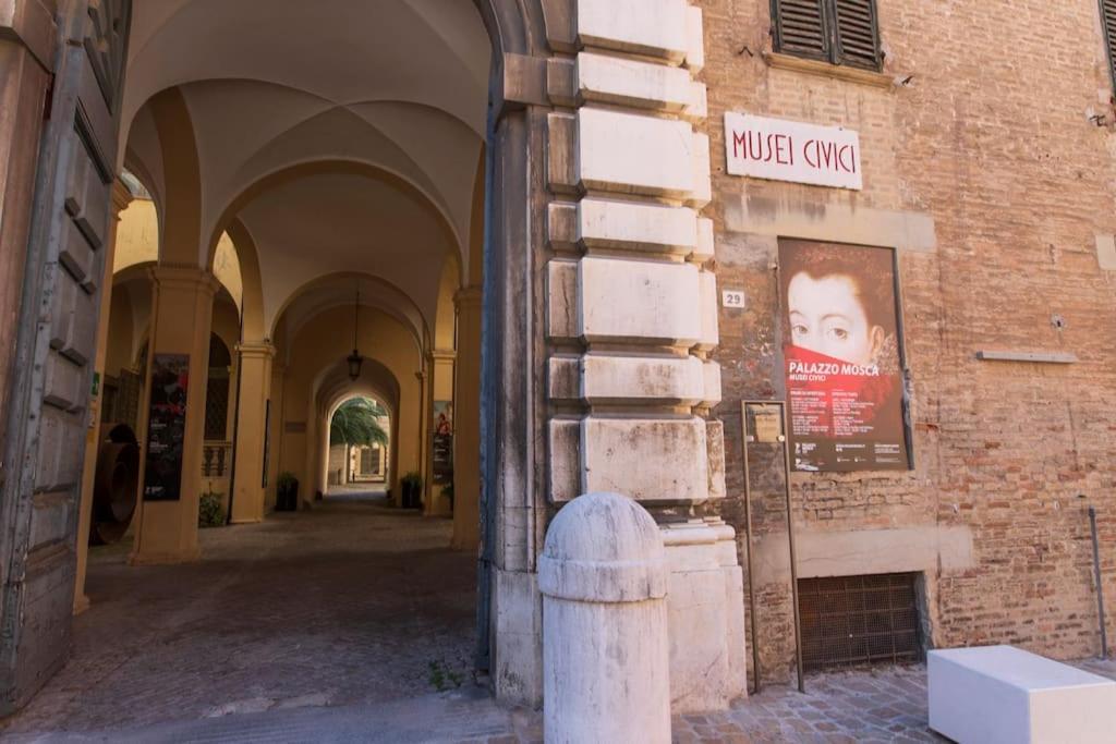 Ducale In Piazza Del Popolo A *